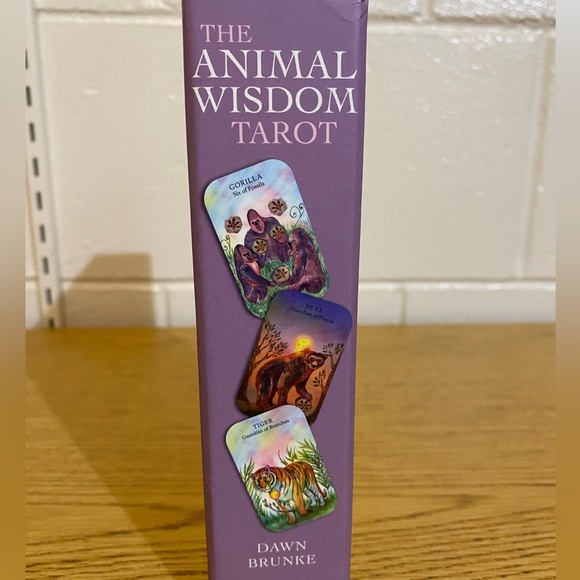 Animal Wisdom Tarot oracle witch fortune-telling cards and guide set - Picture 4 of 7